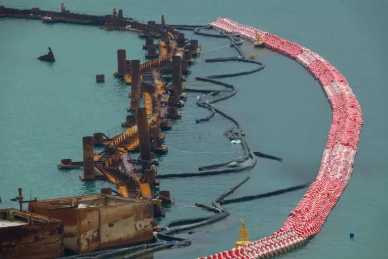 Oil Booms & Flood Barriers