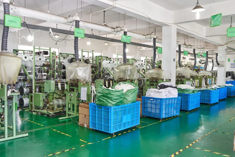 Custom Zipper Manufacturing and ZIZIP'
                style=